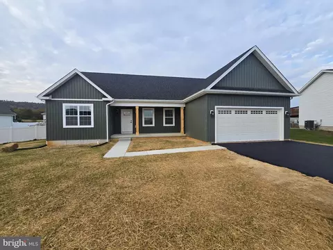 77 Shuykill Dr, Martinsburg, WV 25403