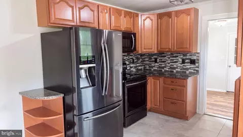Entry Way - 1673 Broad Ln, Falling Waters, WV 25419 photo 2 of 3