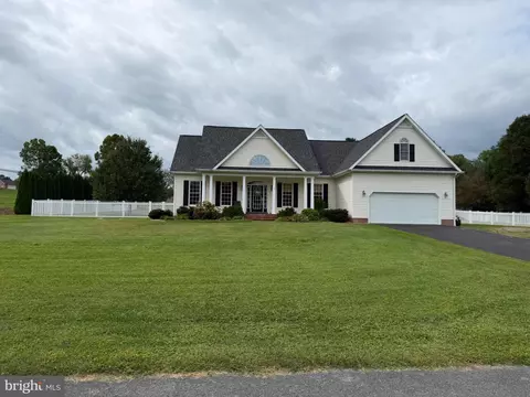 27 Sharons Ln, Martinsburg, WV 25403