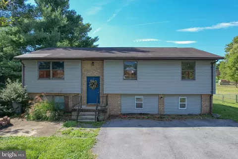 157 General Lee Ave, Inwood, WV 25428