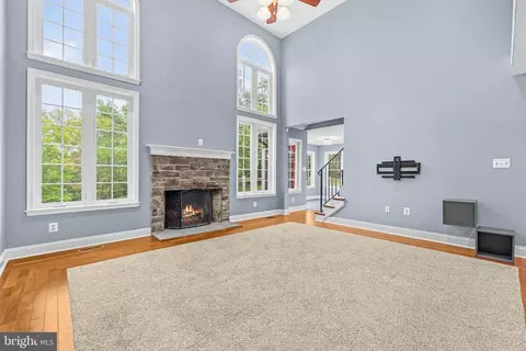 Living - 117 Beverly Ln, Falling Waters, WV 25419 photo 5 of 7