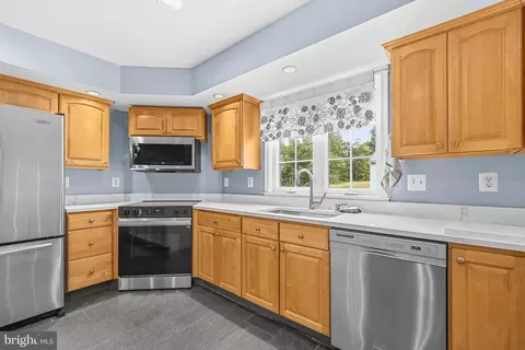 Kitchen - 117 Beverly Ln, Falling Waters, WV 25419 photo 4 of 5