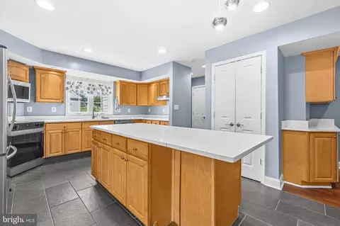 Kitchen - 117 Beverly Ln, Falling Waters, WV 25419 photo 2 of 5