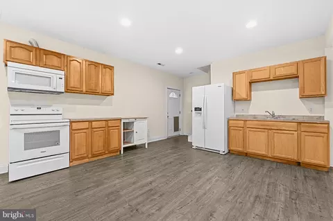 Kitchen - 117 Beverly Ln, Falling Waters, WV 25419 photo 5 of 5