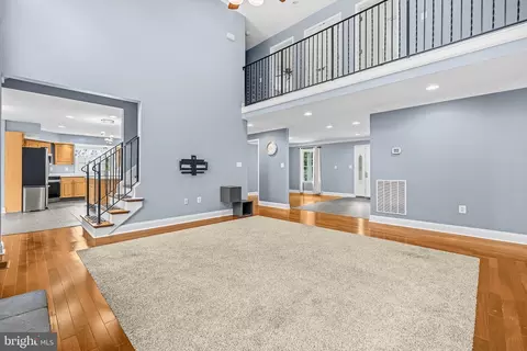 Living - 117 Beverly Ln, Falling Waters, WV 25419 photo 6 of 7