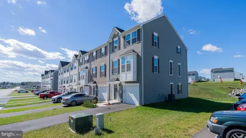 84 Dripping Spring Dr, Hedgesville, WV 25427