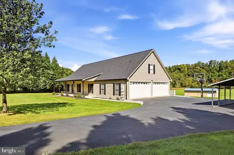 858 Abbie Ln, Kearneysville, WV 25430