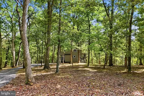 33 Wigwam Ct, Hedgesville, WV 25427