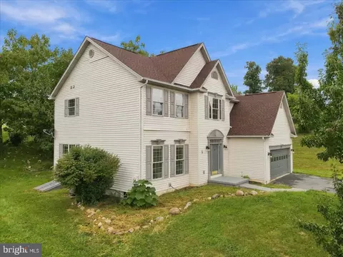 48 Lansing Ct, Falling Waters, WV 25419 photo 4