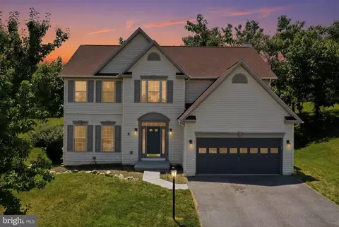 48 Lansing Ct, Falling Waters, WV 25419 photo 2
