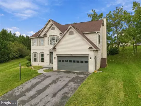48 Lansing Ct, Falling Waters, WV 25419 photo 3