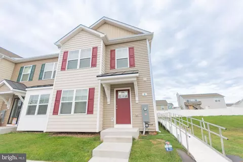 8 Moses Dr, Martinsburg, WV 25405