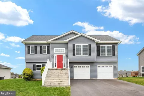 513 Duckwoods Ln, Martinsburg, WV 25403