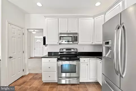 Kitchen - 22 Patapsco Cir, Falling Waters, WV 25419 photo 3 of 5