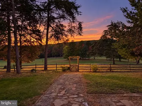 398 Peace Pipe Ln, Hedgesville, WV 25427