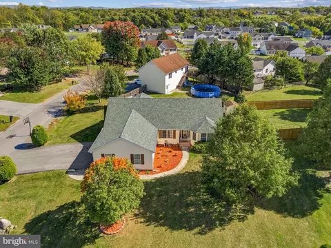 98 Knox Dr, Hedgesville, WV 25427