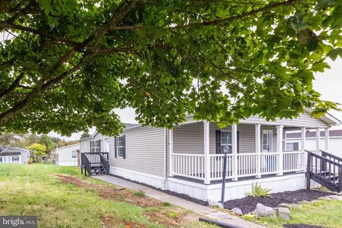 795 Royal Crest Dr, Martinsburg, WV 25401