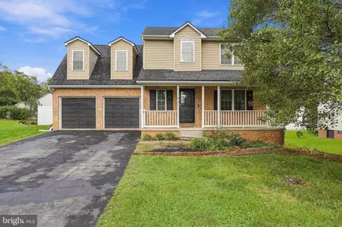 106 Gemstone Dr, Martinsburg, WV 25401