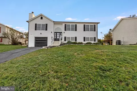211 Universe Dr, Martinsburg, WV 25404