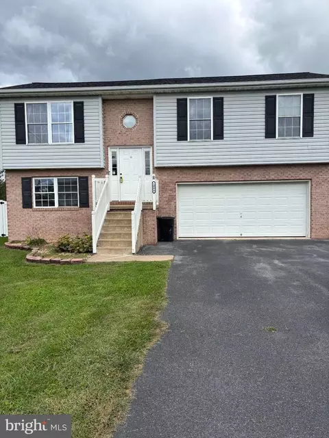 1004 Nash Ct, Martinsburg, WV 25401