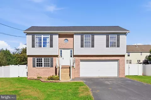1004 Nash Ct, Martinsburg, WV 25401
