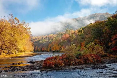 896 Camp Ann Bailey Rd, Caldwell, WV 24925