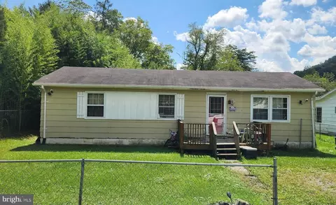 148 Woodlawn St, White Sulphur Springs, WV 24986