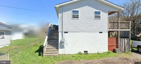 191 8th St, Rainelle, WV 25962