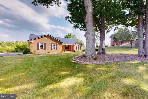 973 Point Dr, Petersburg, WV 26847