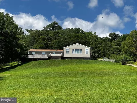 211 Gloryridge Dr, Petersburg, WV 26847