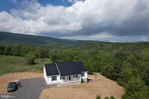 928 Quantico Trl, Maysville, WV 26833