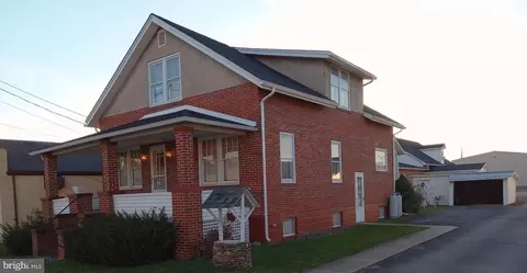 14 Pine St, Petersburg, WV 26847