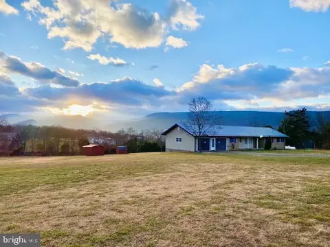109 Inglecrest Ln, Petersburg, WV 26847