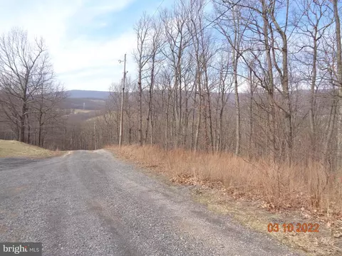 18 Jims Road, Maysville, WV 26833