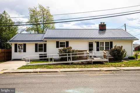 12 Fort Hill Ave, Petersburg, WV 26847