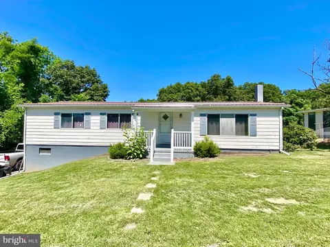 202 Hedrick Dr, Petersburg, WV 26847