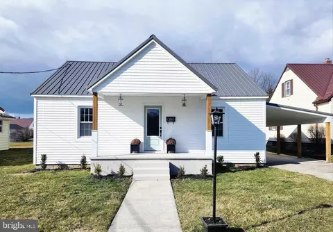 214 Grant St, Petersburg, WV 26847