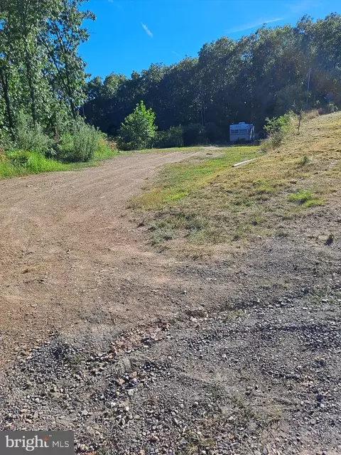 1400 Outlaw Trl, Maysville, WV 26833