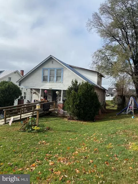 118 Pine St, Petersburg, WV 26847