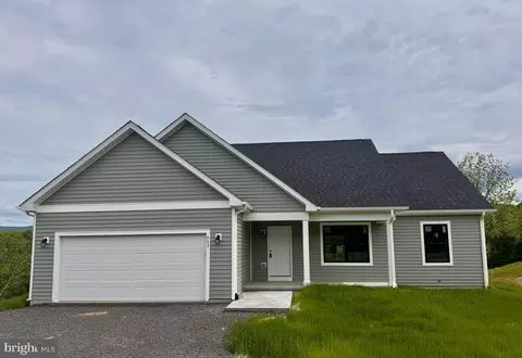 903 Point Dr, Petersburg, WV 26847