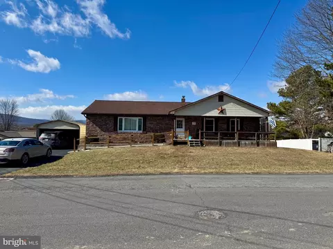 118 Lee St, Petersburg, WV 26847