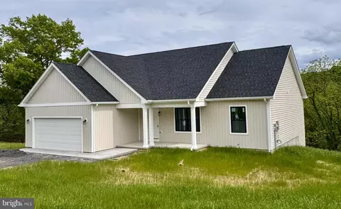 877 Point Dr, Petersburg, WV 26847