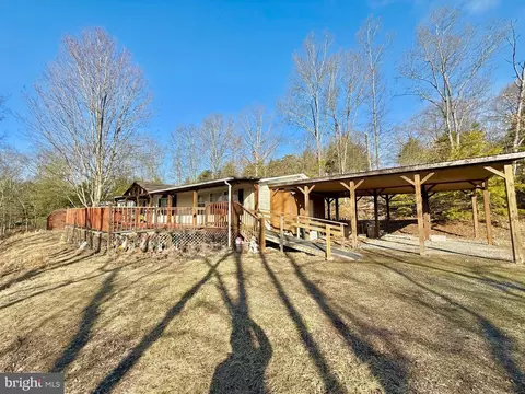 35 Lakeview Dr, Lahmansville, WV 26731