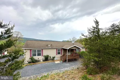 44 Crestview Dr, Maysville, WV 26833