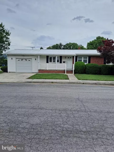 25 Judy St, Petersburg, WV 26847