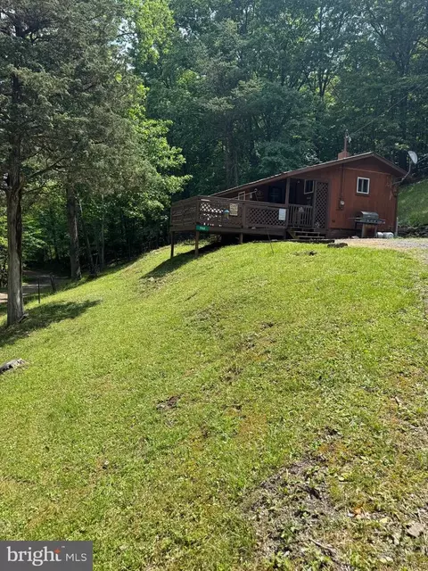 702 Sites Town Rd, Petersburg, WV 26847