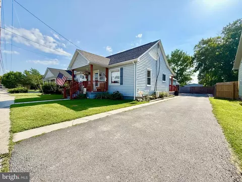 22 Mountain View St, Petersburg, WV 26847