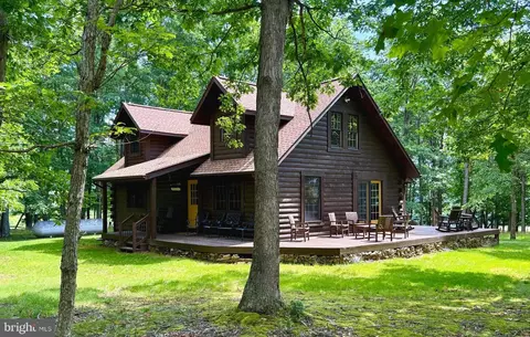 230 Polar Bear Rd, Maysville, WV 26833