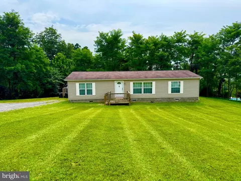 1039 Highpoint Dr, Maysville, WV 26833