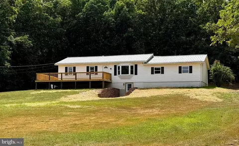 1437 Franklin Pike, Petersburg, WV 26847